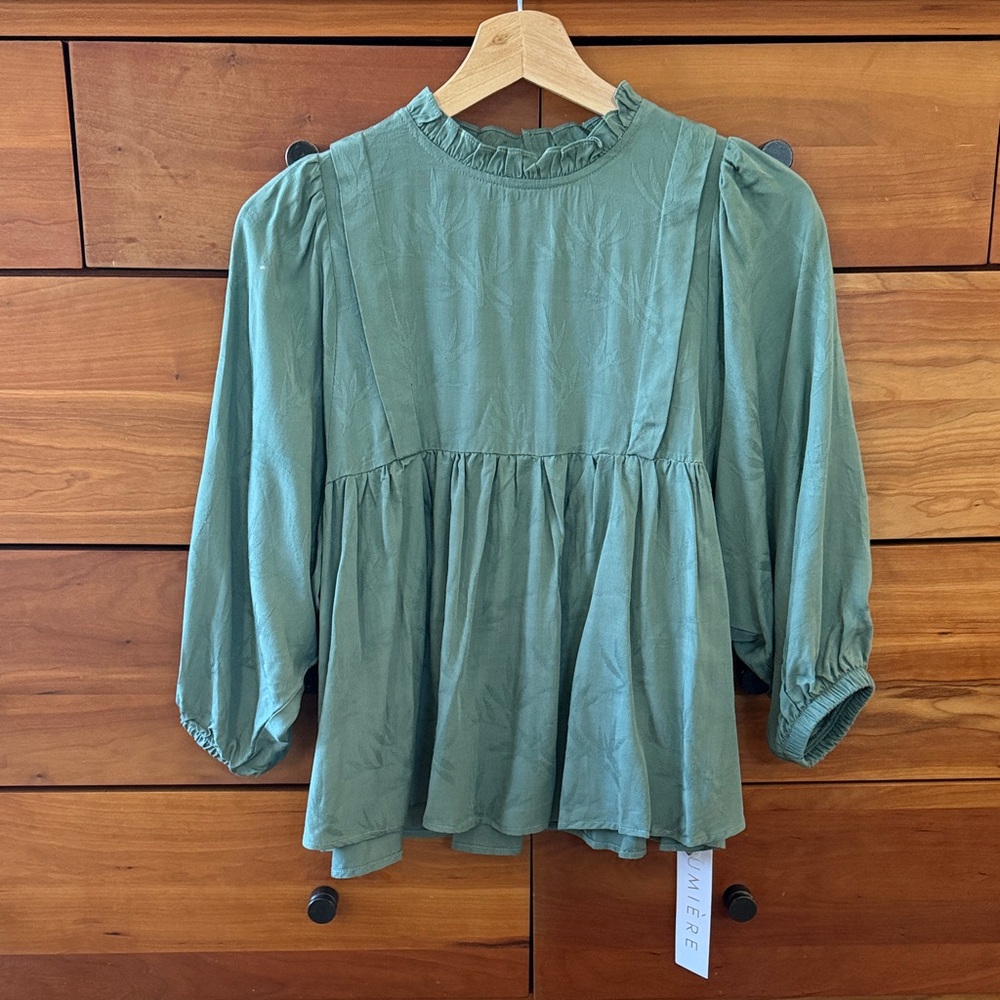 Lumiere Sage Green Flowy Blouse With Subtle Leaf Pattern Size S NWT